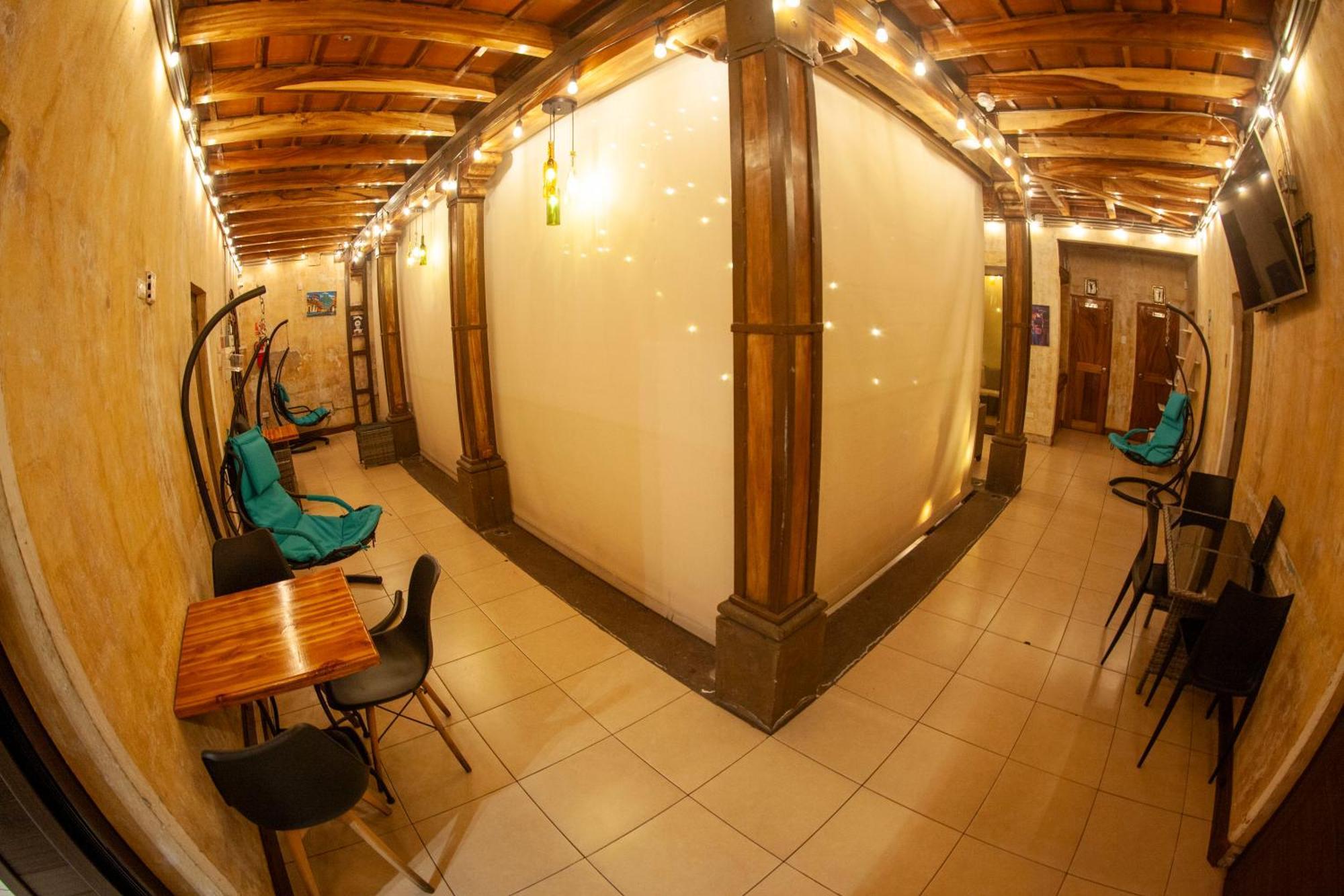 Auberge de jeunesse Hot Chipilin à Antigua Extérieur photo