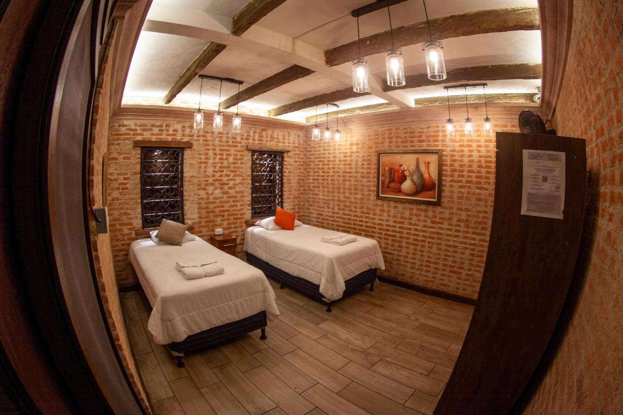 Auberge de jeunesse Hot Chipilin à Antigua Extérieur photo